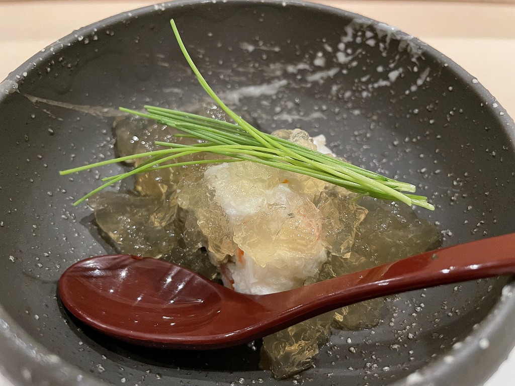 蟹のミルフィーユ 土佐酢ジュレ - 池袋 鮨 天海