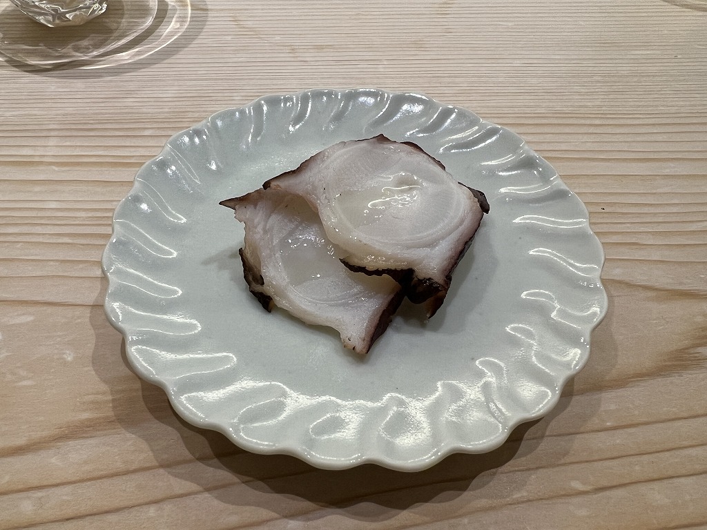 茹でたタコ(神奈川 佐島産) - 鮨 なんば 日比谷