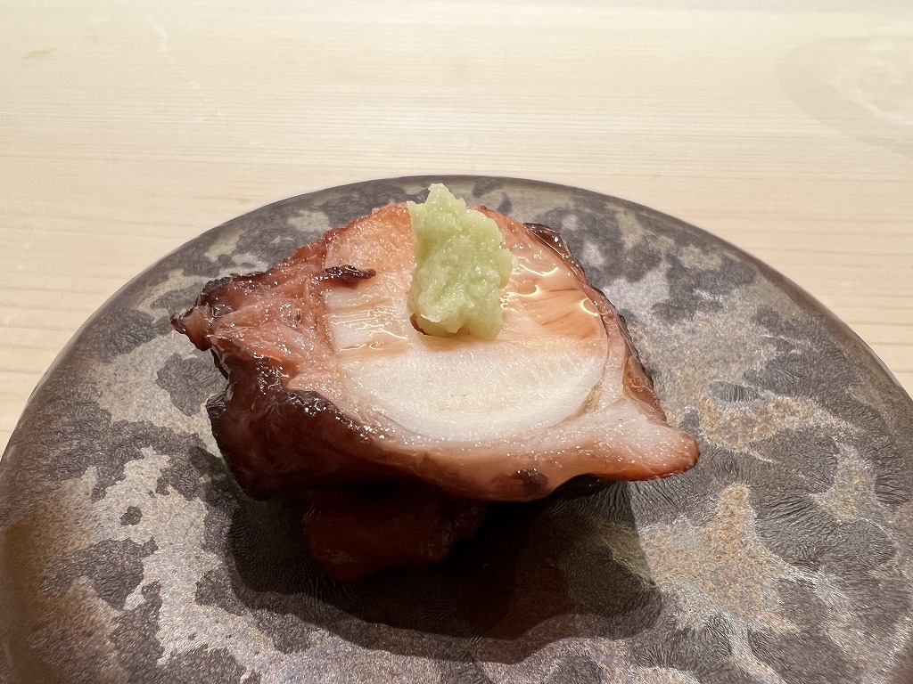 タコ(酒と水だけで茹でてある)(神奈川 佐島産) - 鮨 なんば