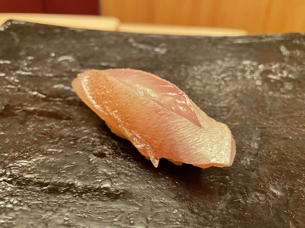 カスゴの昆布締め - 日本橋蛎殻町 鮨 すぎた