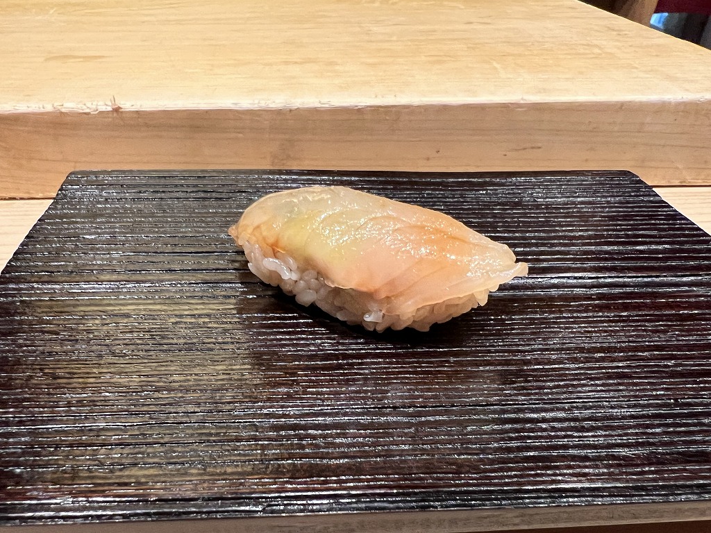 カワハギ(肝挟み)【にぎり】 - 鮨 くろ﨑