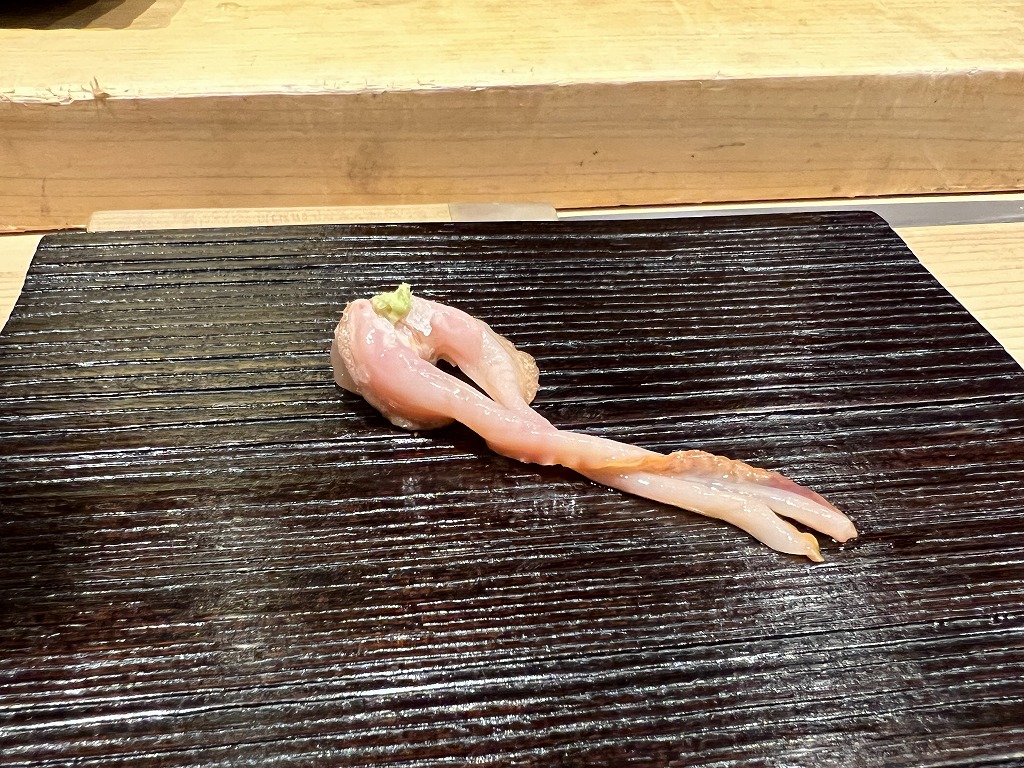 赤貝のヒモ(スダチでしめてある) - 鮨 くろ﨑