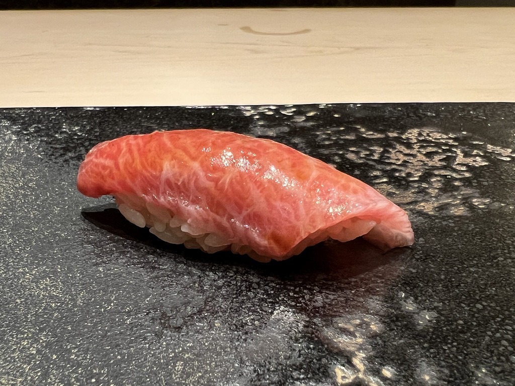 大トロ(塩釜 125kg) - 鮨 くろ﨑