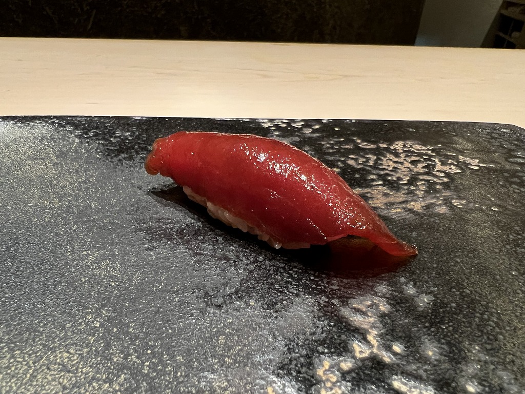 マグロ赤身(塩釜 113kg) - 鮨 くろ﨑