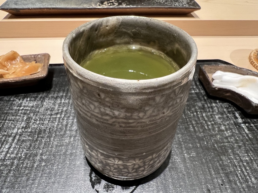 温かいお茶 - 鮨 くろ﨑