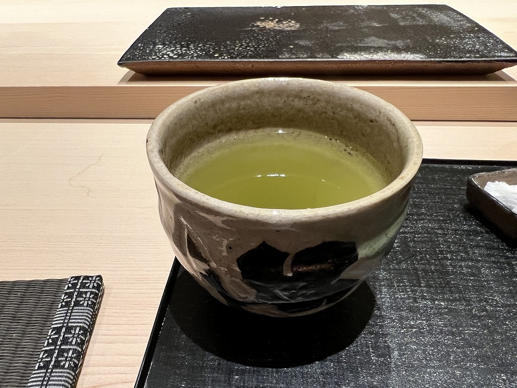 温かいお茶 - 鮨 くろ﨑