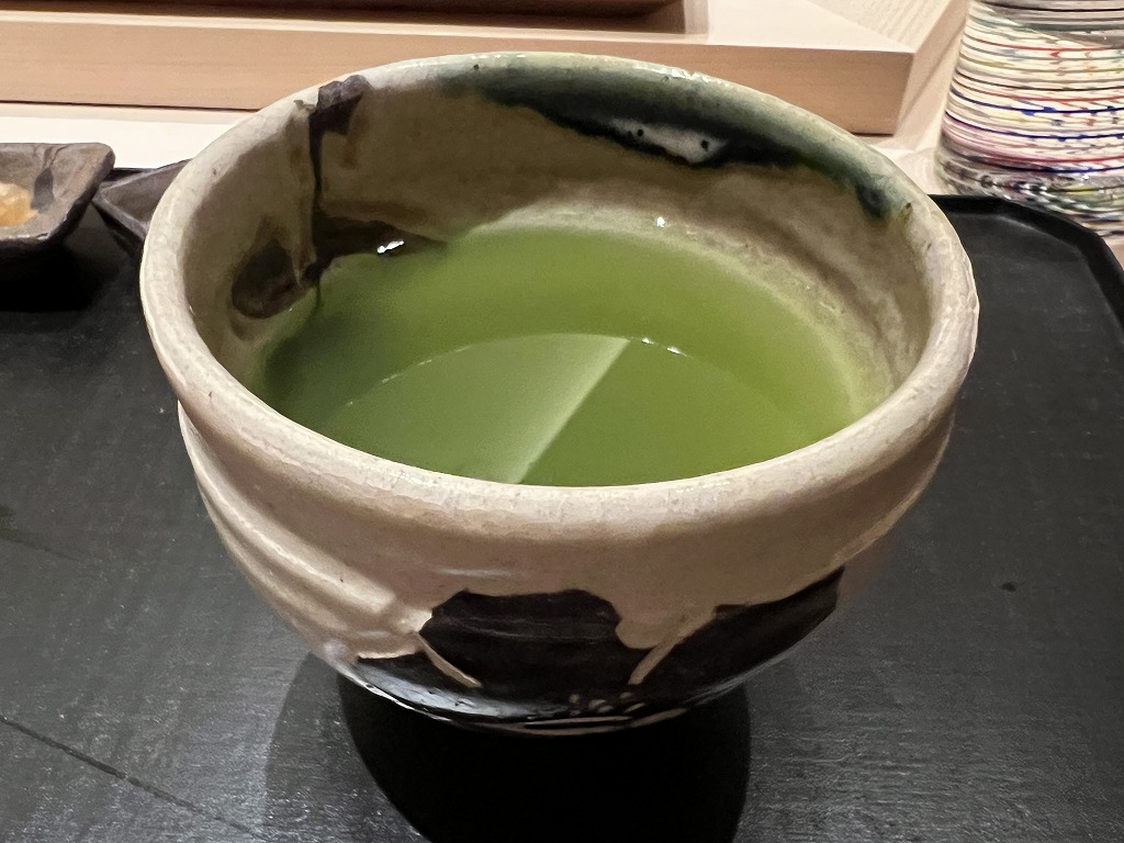 温かいお茶 - 鮨 くろ﨑