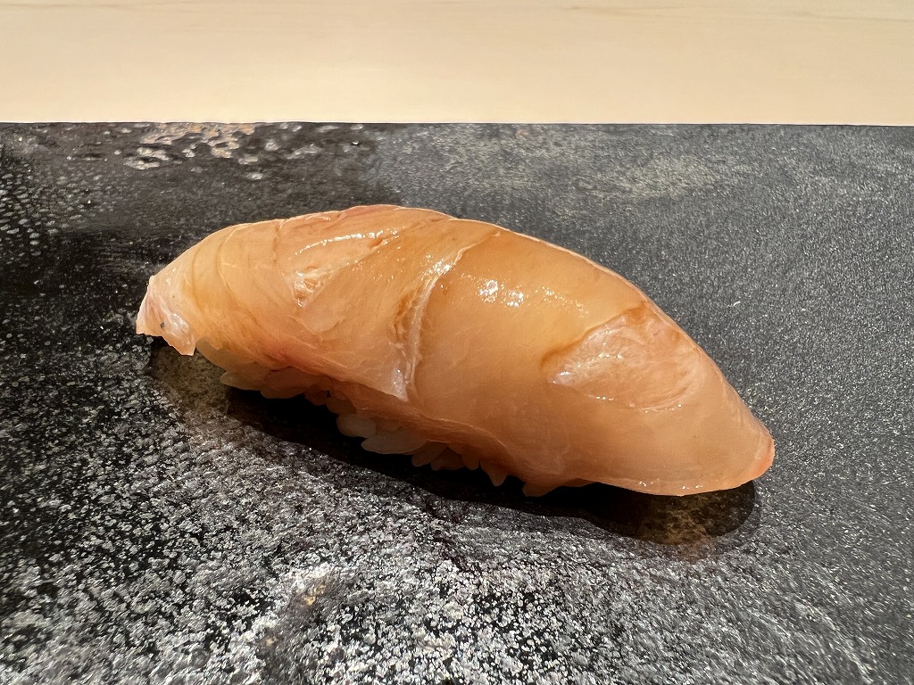 シマアジ【にぎり】 - 鮨 くろ﨑