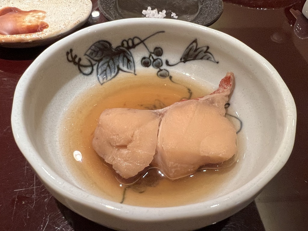 ・カサゴの煮物 - 鮨 花おか 渋谷
